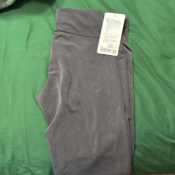 NWT Lululemon Softstream Ribbed Flare Color Black - Picture 2 of 3